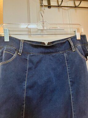 stretchy denim zippered jean skirt size 10